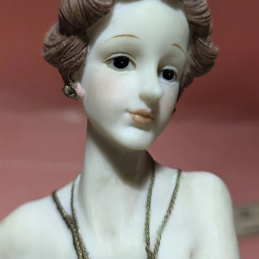 Collection Vintage Porcelain Statue - Picture 7 of 10